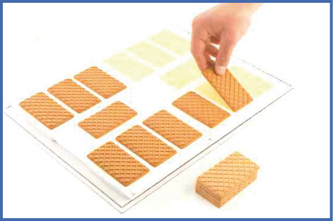 4. Ricoprire con i biscotti